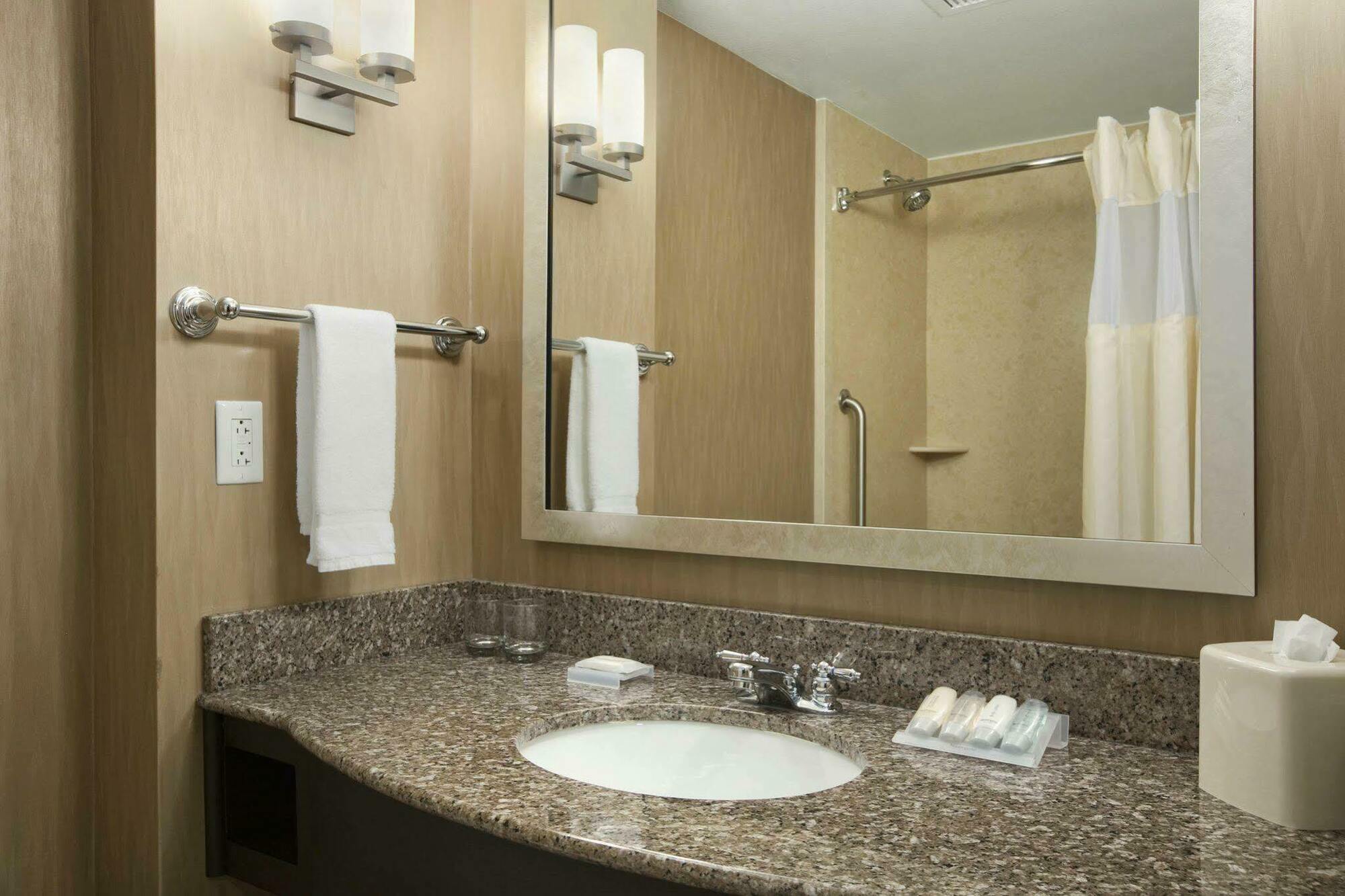 Hilton Garden Inn Springfield, Mo Стая снимка